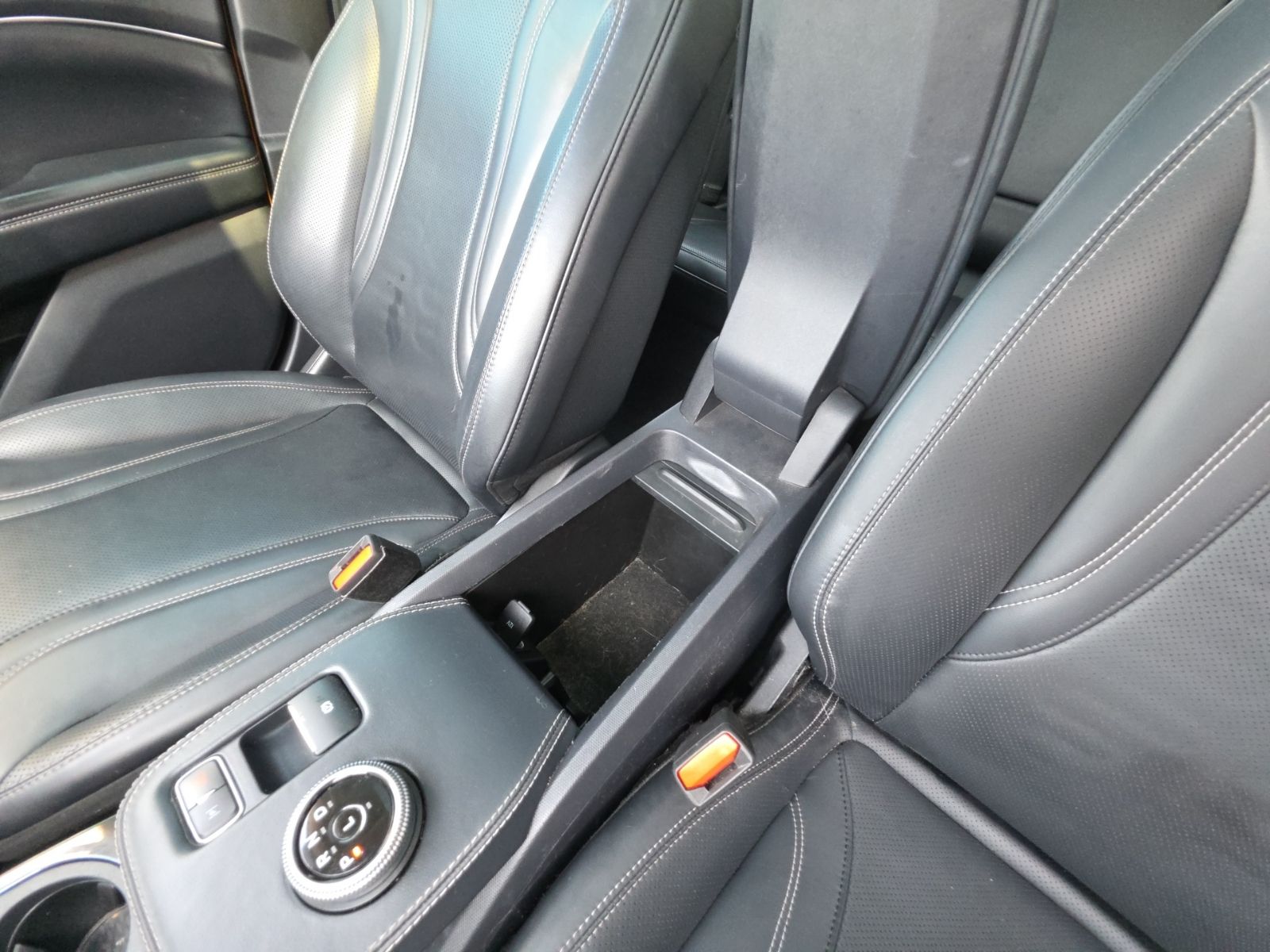 Used 2023 Orange Ford Premium image 37