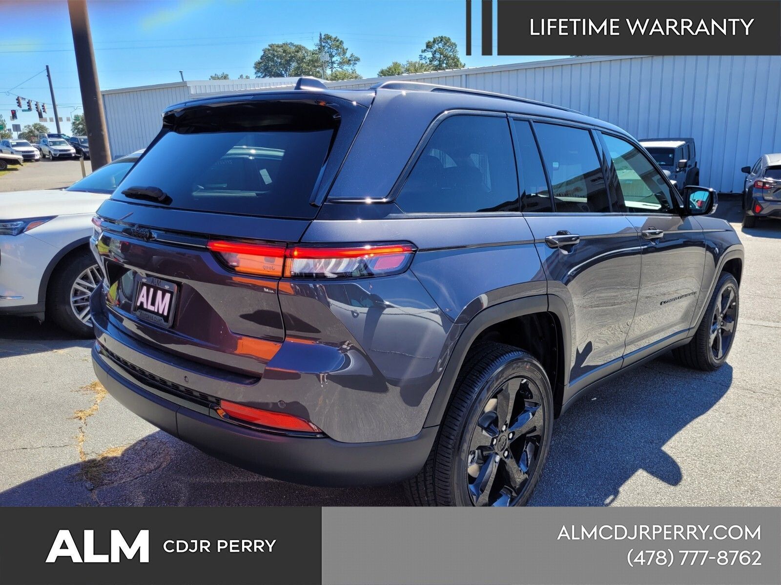 New 2025 Baltic Gray Metallic Clear-Coat Exterior Paint Jeep Laredo image 10