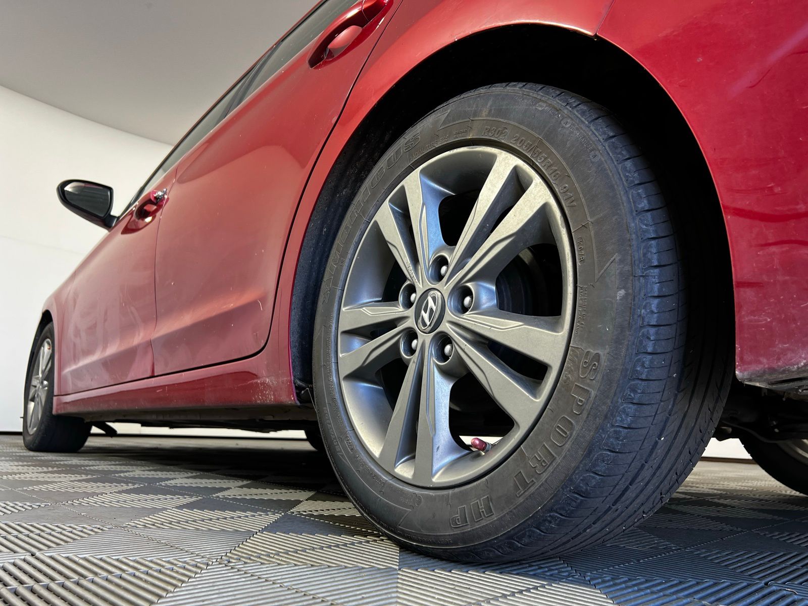 Thumbnail: 2017 Hyundai Elantra - 9