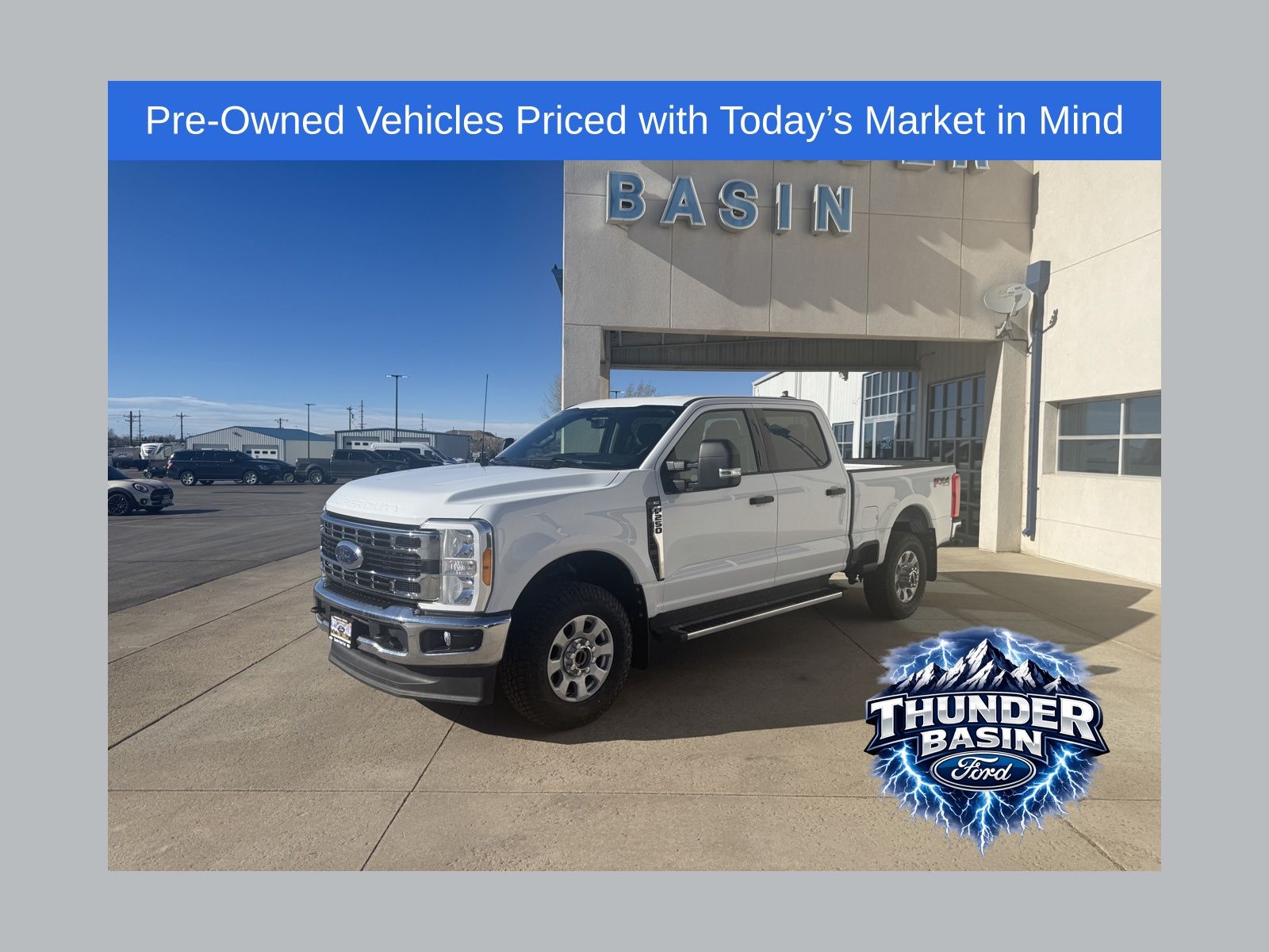 Oxford White 2023 Ford F-250 Super Duty XLT Crew Cab 4WD Pickup Truck Four-Wheel Drive Automatic