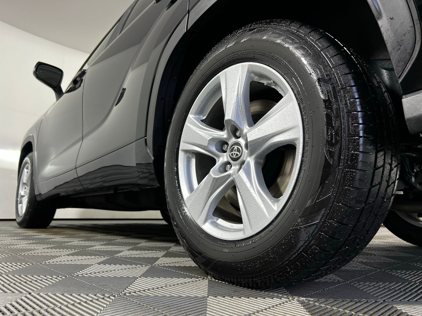 Thumbnail: 2023 Toyota Highlander - 26