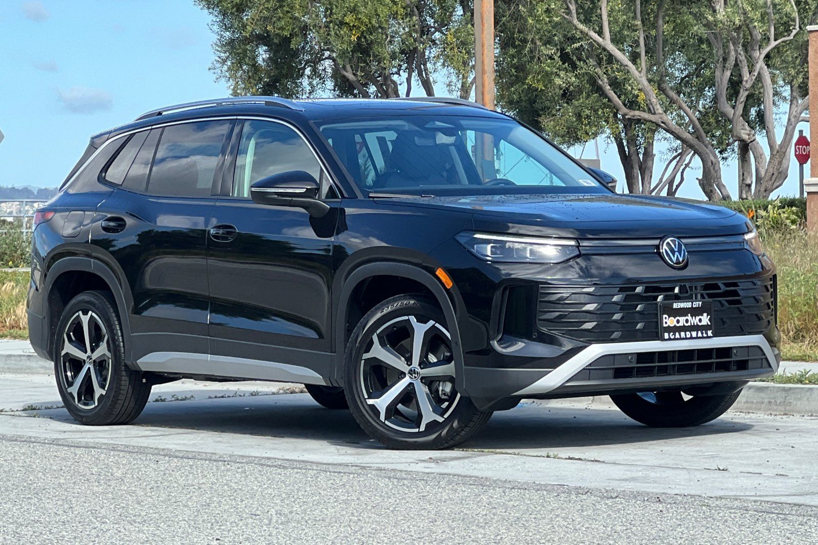 View vehicle photo 2