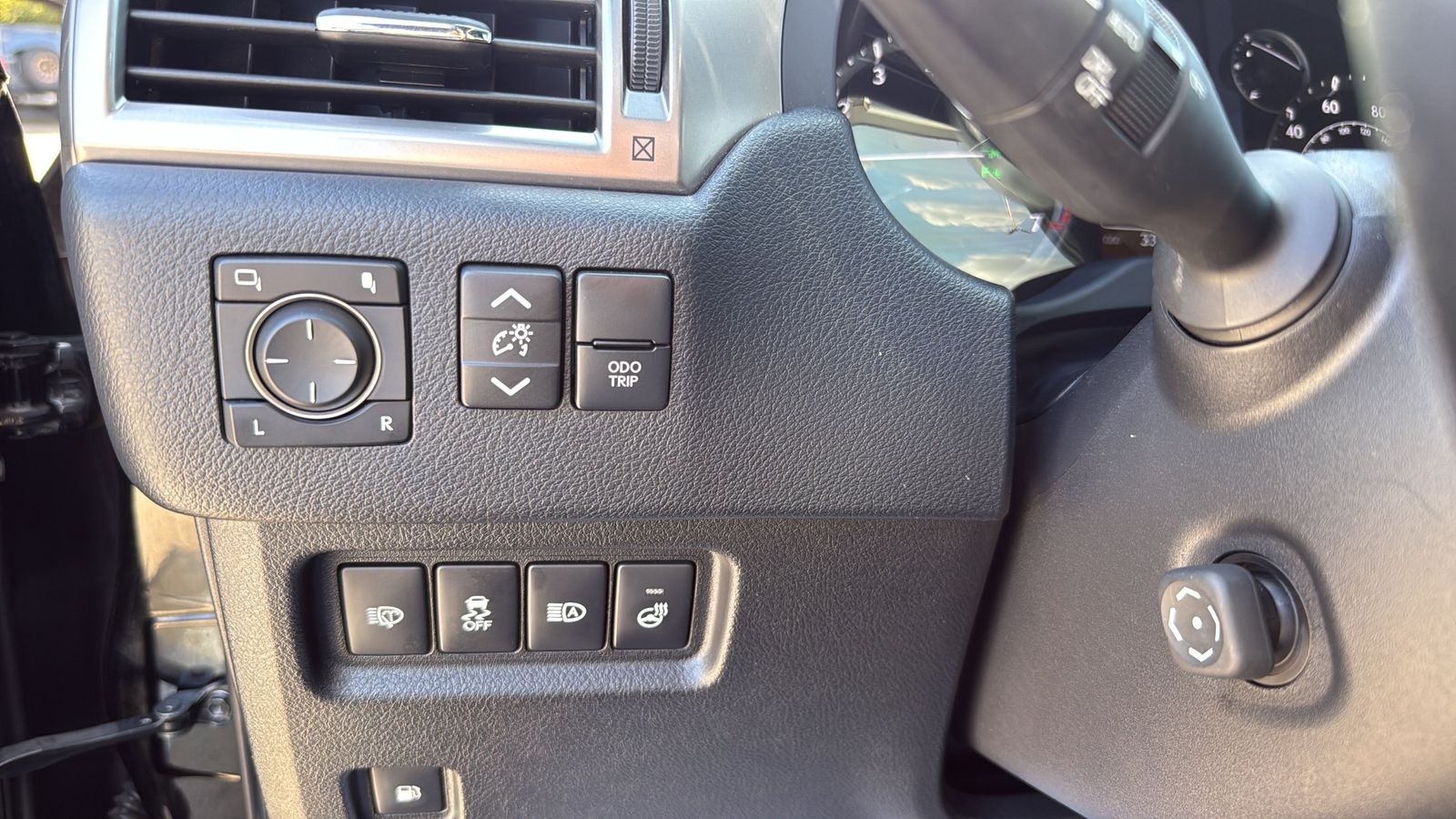 Used 2023 Black Lexus 460 image 17