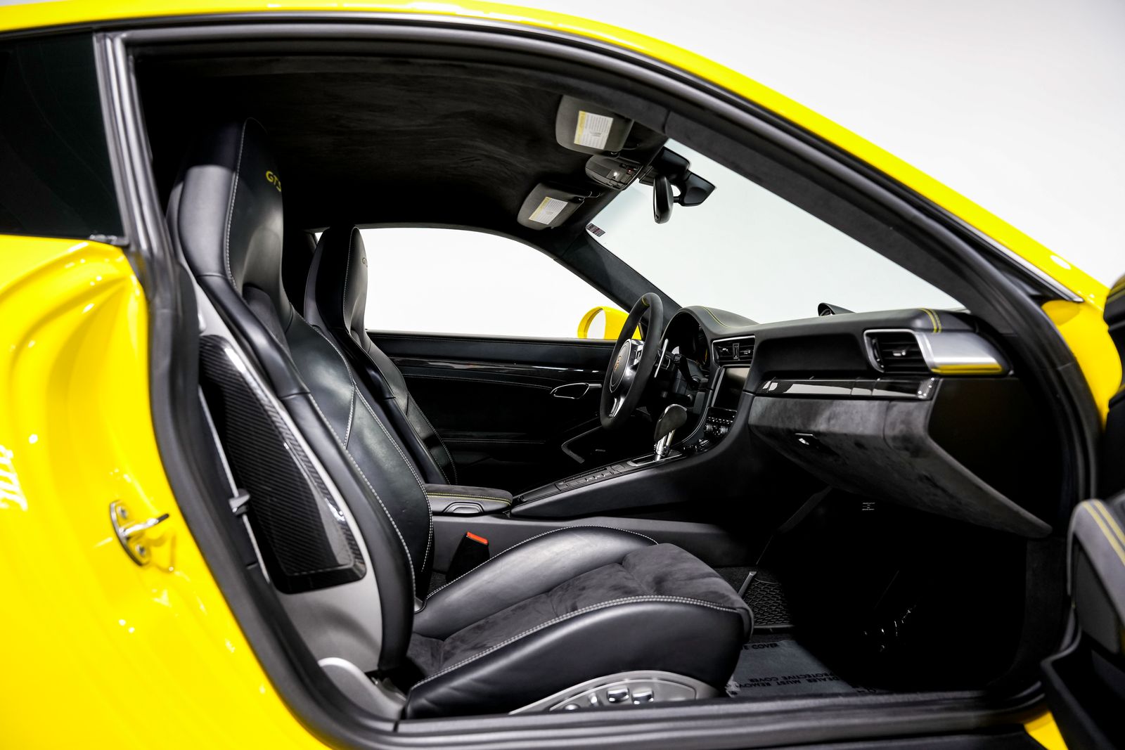 2015 Porsche 911 Carrera GTS — photo 28