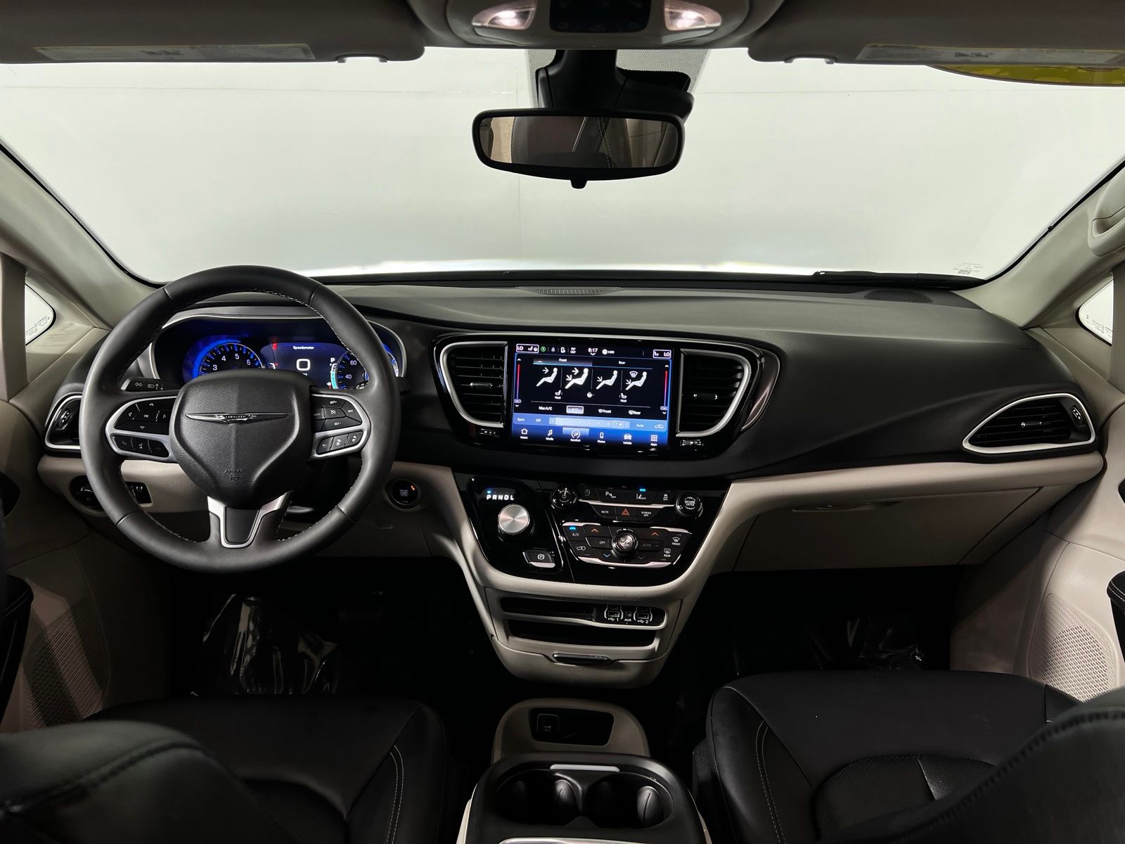 Thumbnail: 2024 Chrysler Pacifica - 26