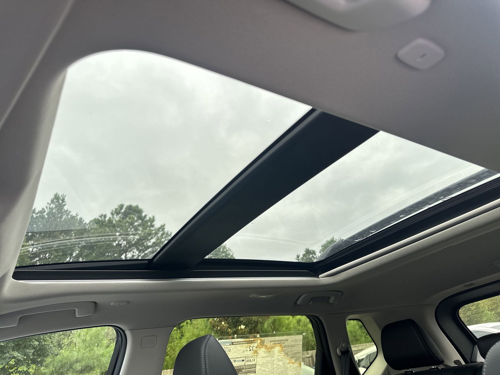 2025 Nissan Rogue Platinum photo 4