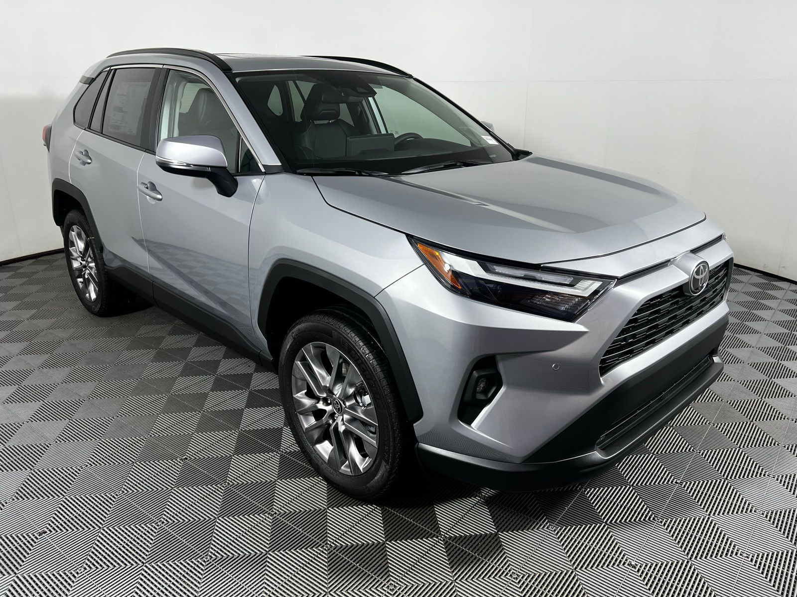 Thumbnail: 2025 Toyota RAV4 - 3