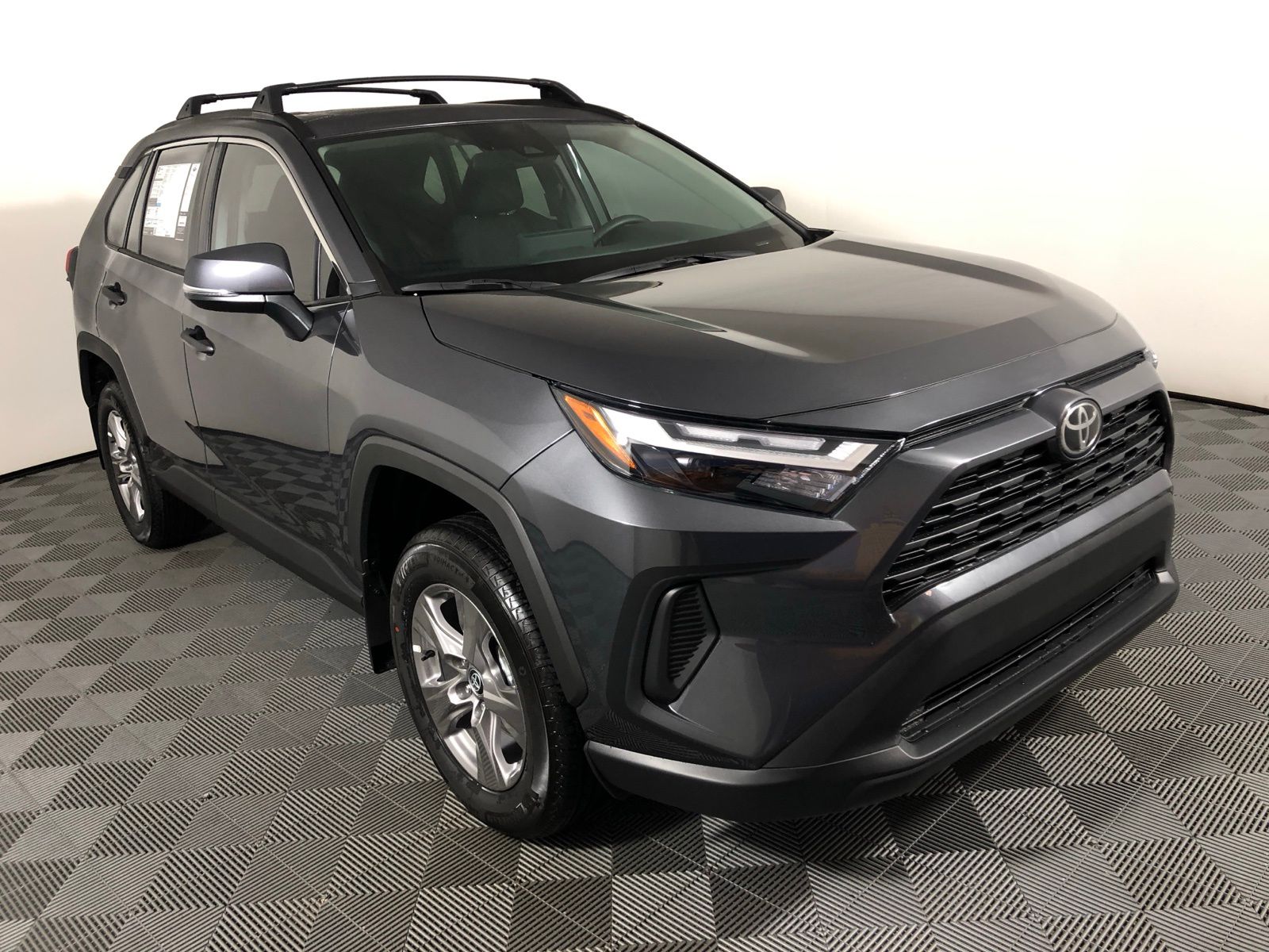 2025 Toyota RAV4 XLE 3