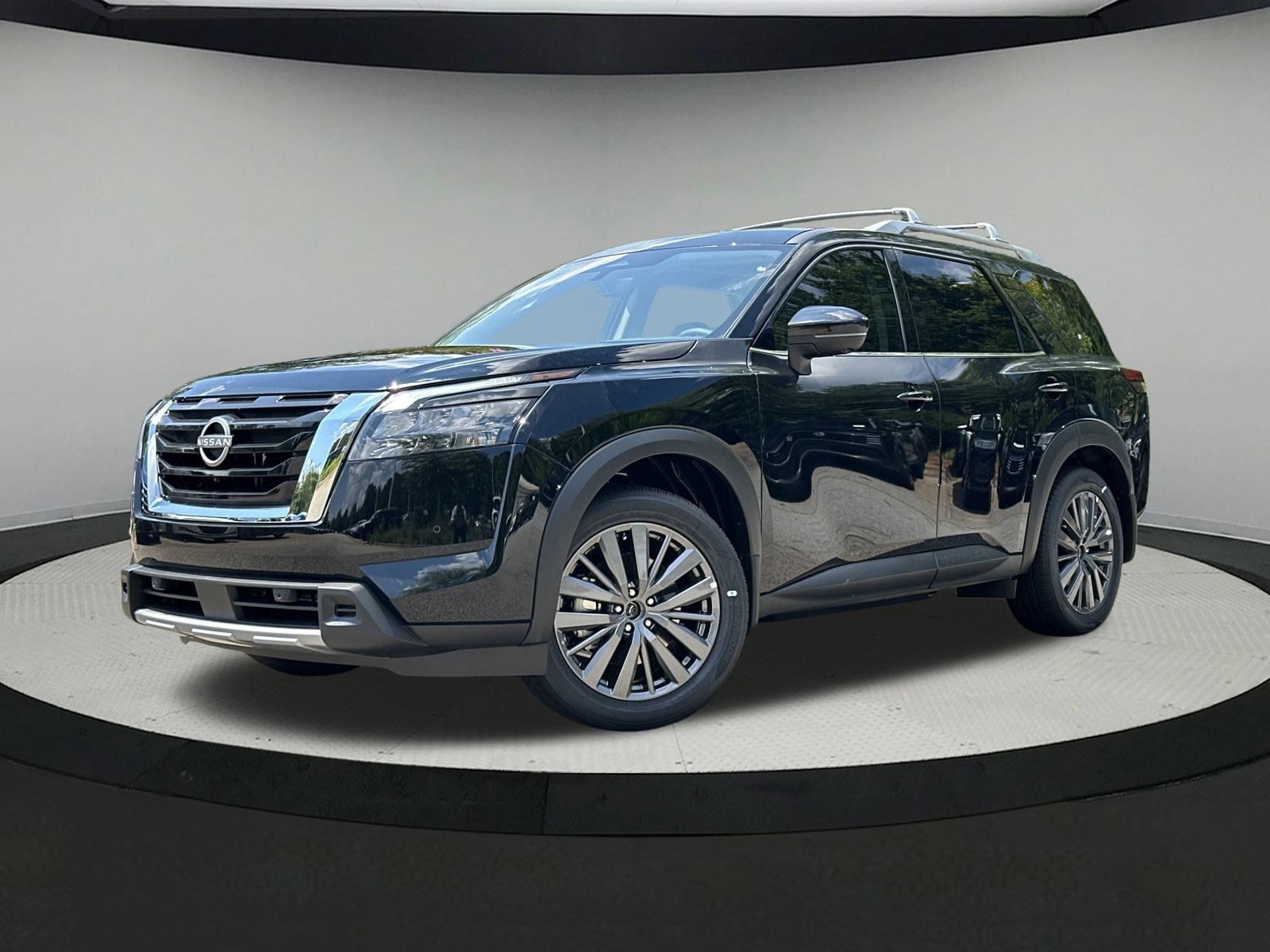 2025 Nissan Pathfinder SL's photo