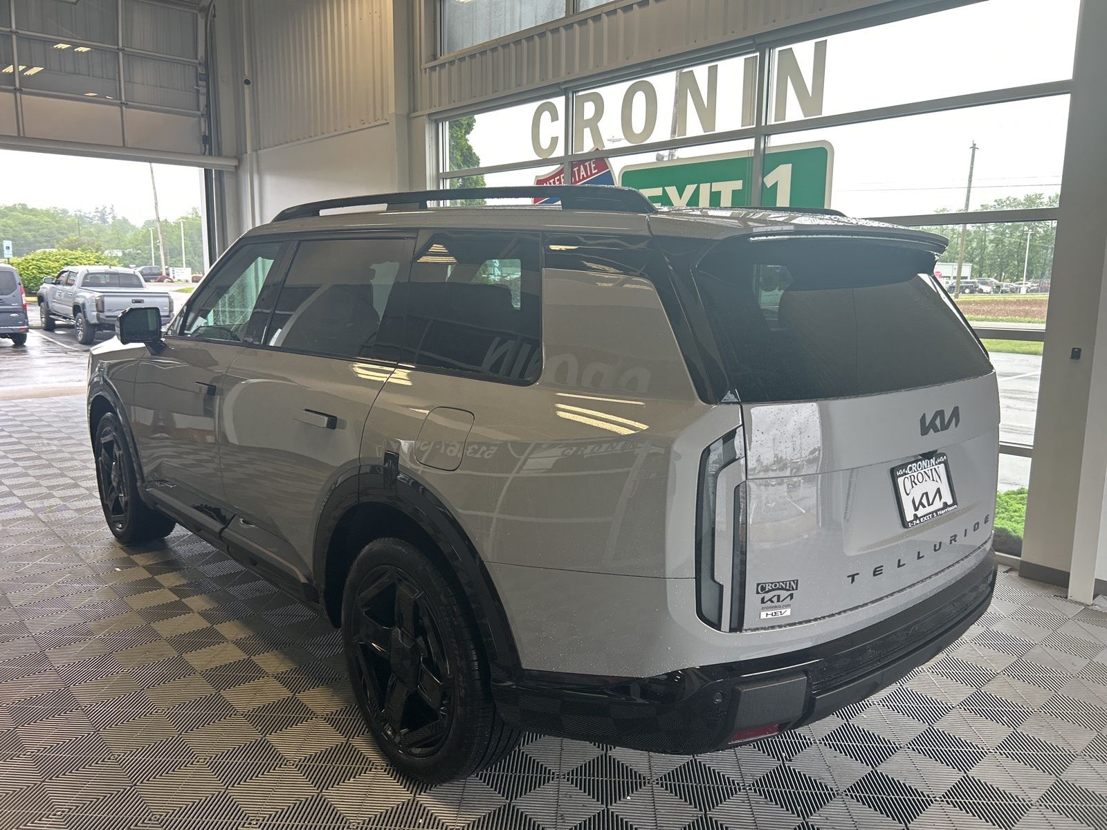 View vehicle photo 4