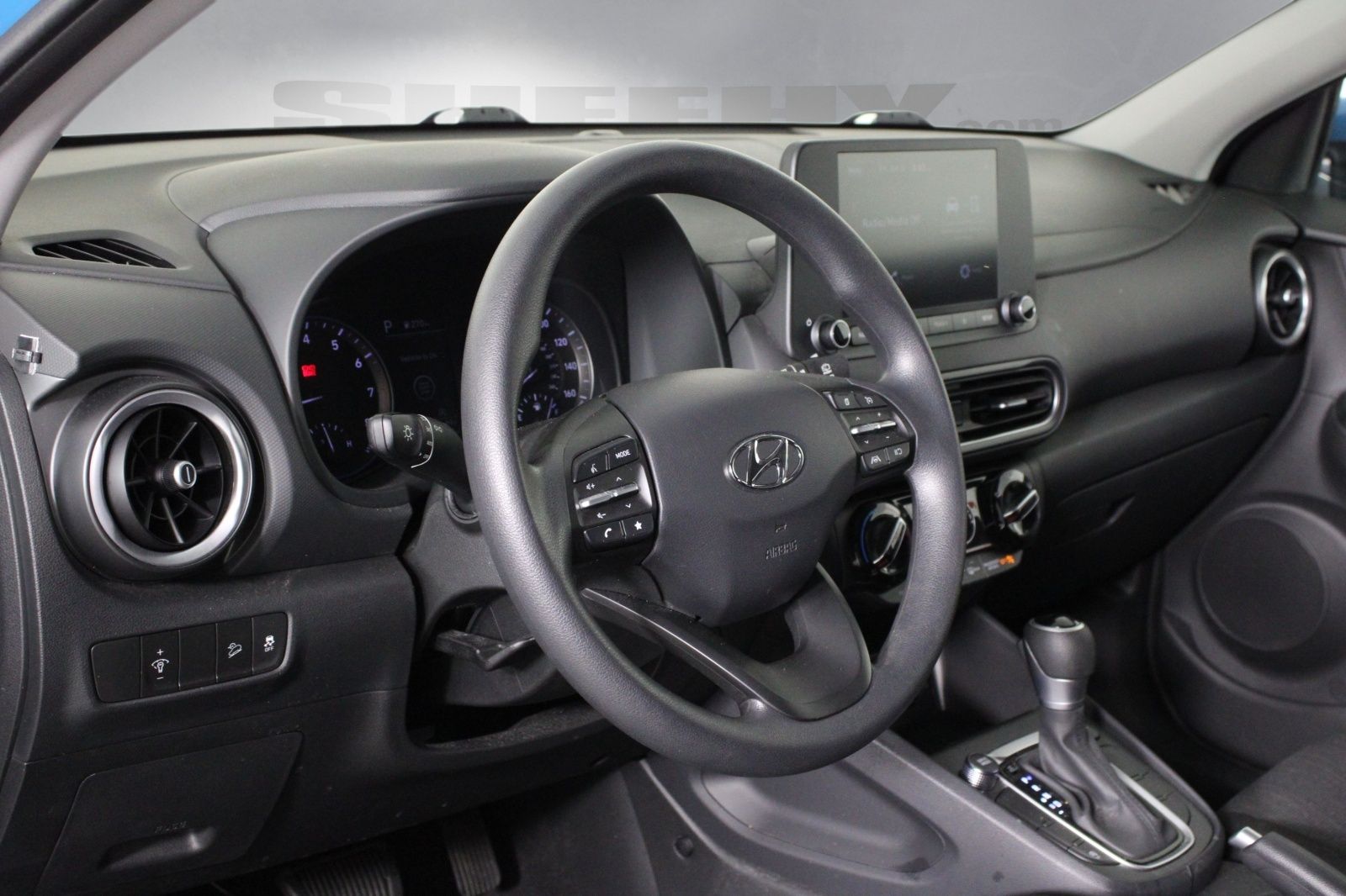 Used 2023 Green Hyundai SEL image 3