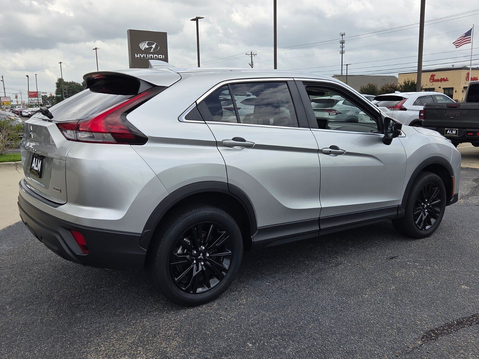 Used 2024 Silver Mitsubishi LE image 12