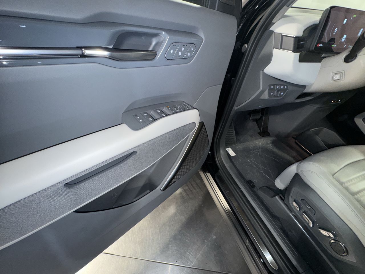 2026 Kia EV9 Land AWD photo 17