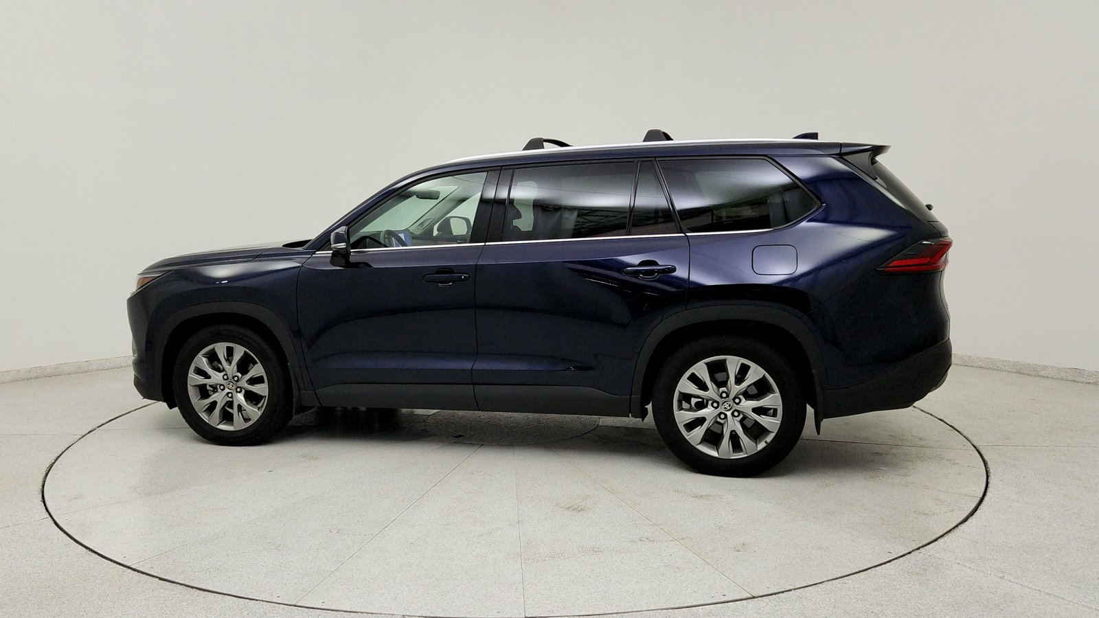 Used 2025  Toyota Limited image 4