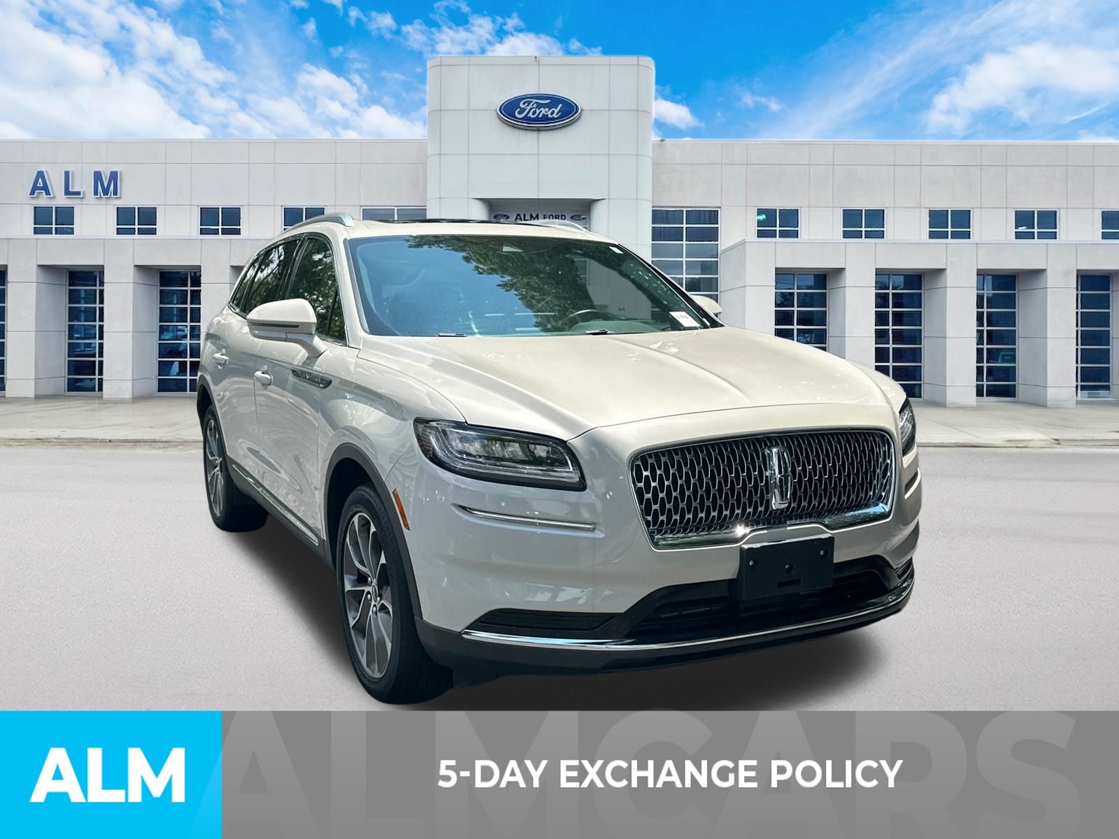 Used 2023 White Lincoln Reserve image 3