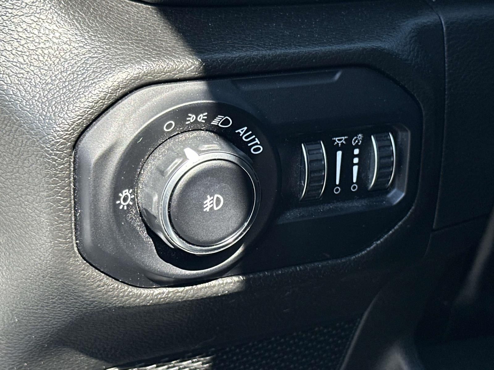 Used 2022 White Jeep Unlimited Sahara image 20