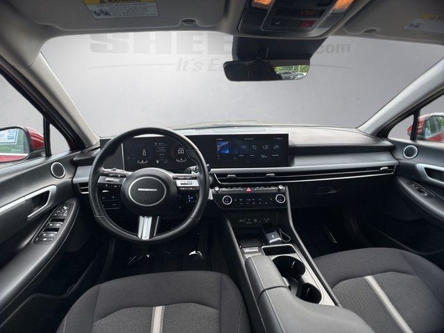 Used 2025 Red Hyundai SEL image 3