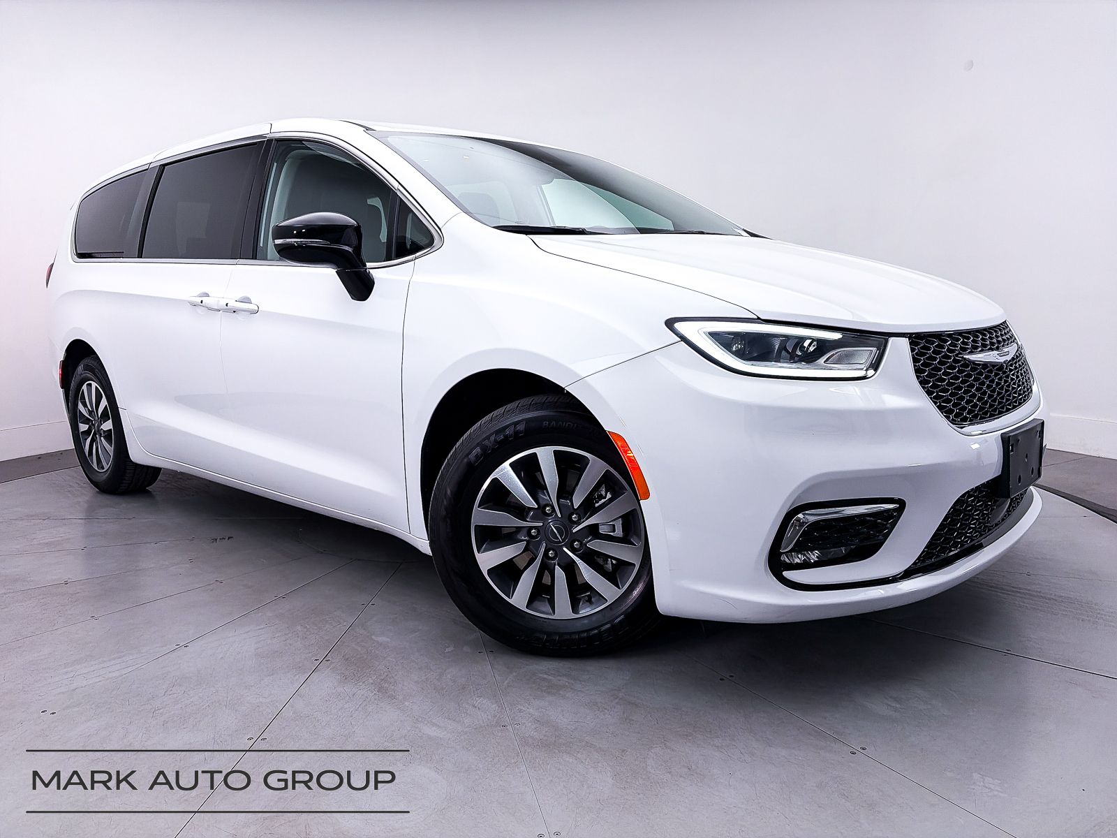 2024 Chrysler Pacifica Hybrid Select