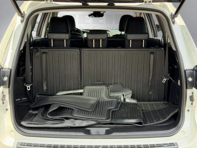 Used 2019 Blizzard Pearl Toyota Limited Platinum image 28