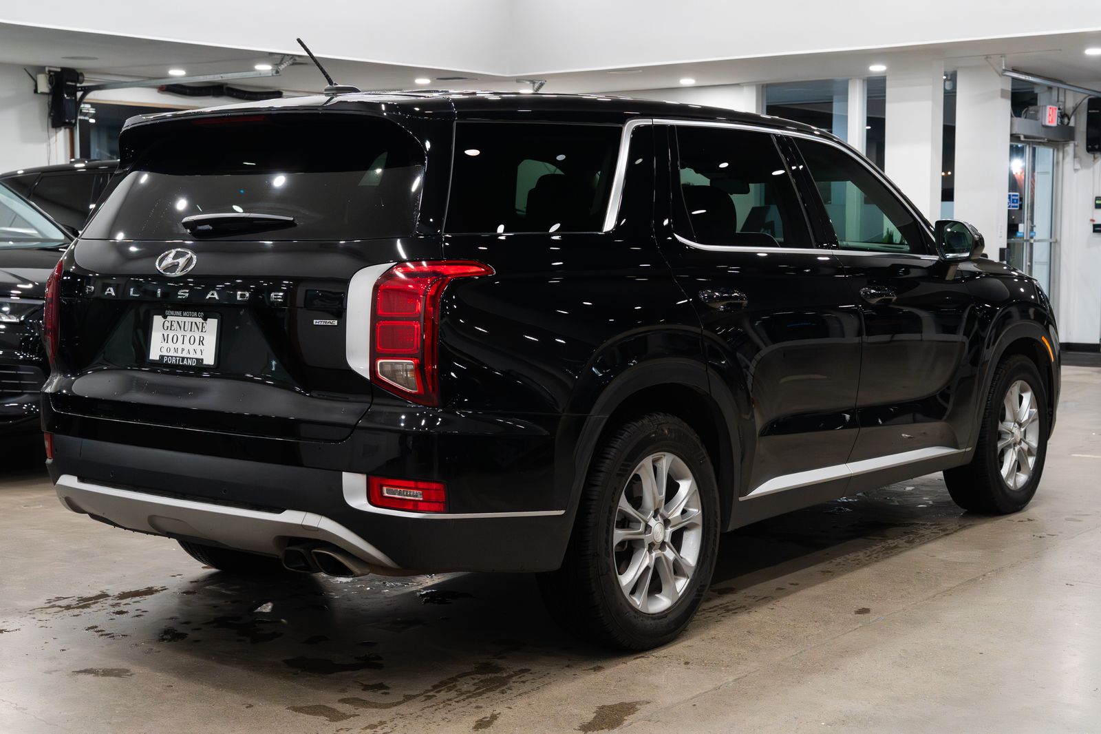 View vehicle photo 4