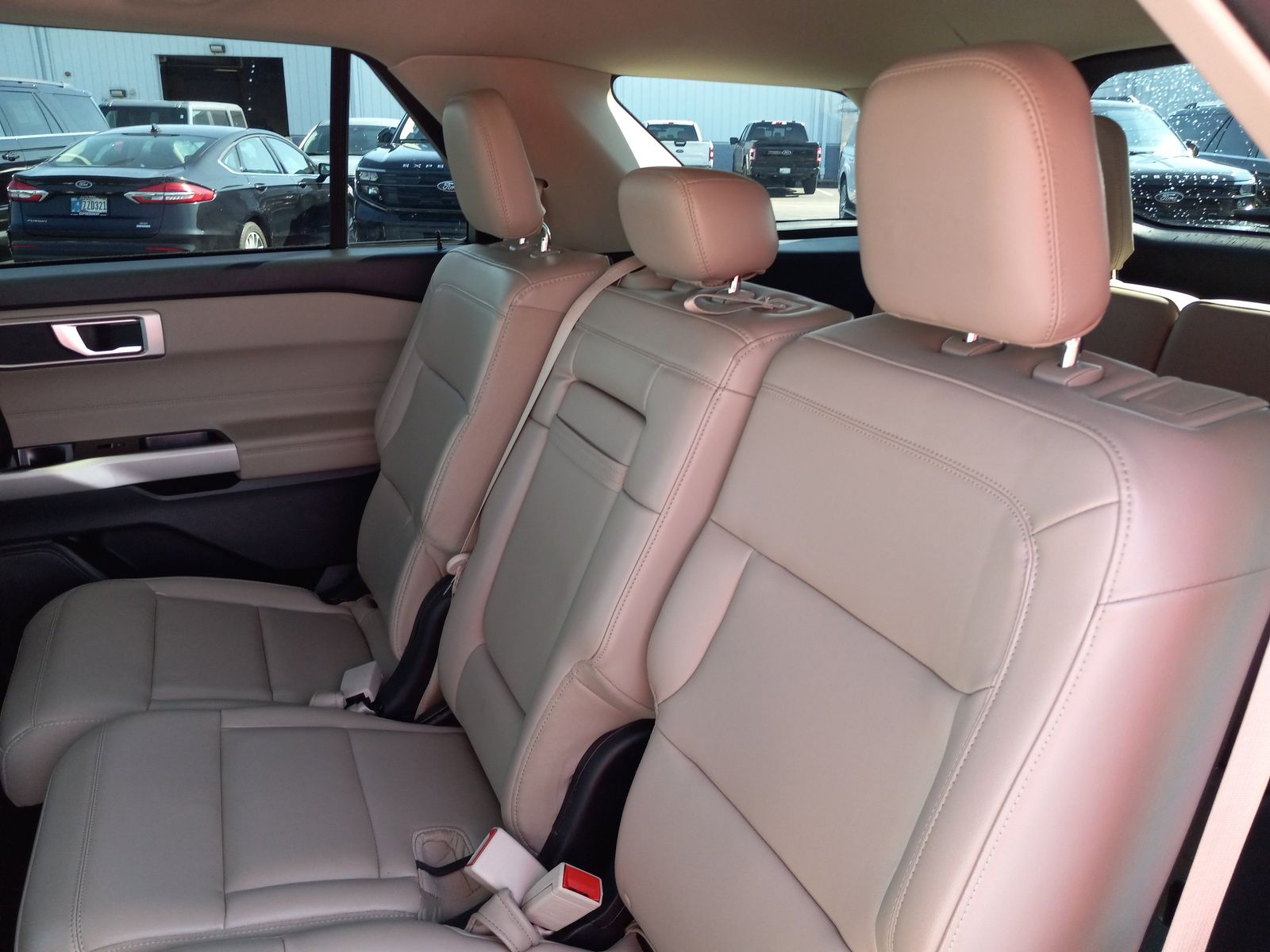 2024 Ford Explorer image 15