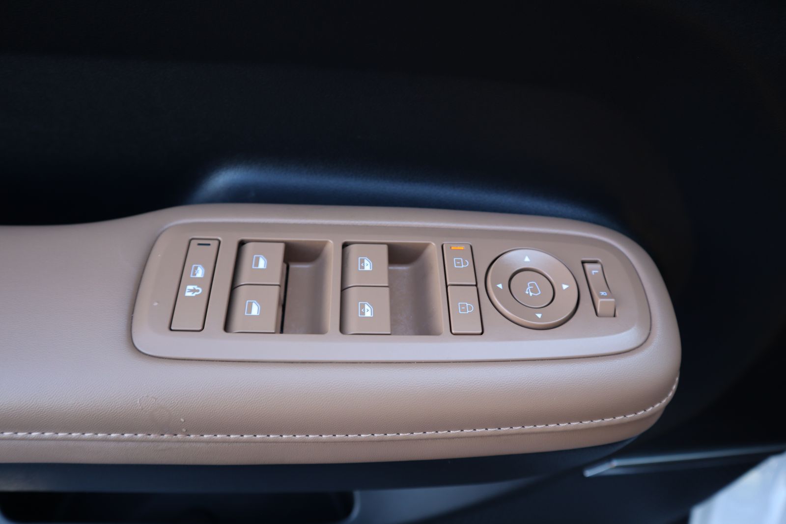 Used 2025 White Hyundai Limited image 11