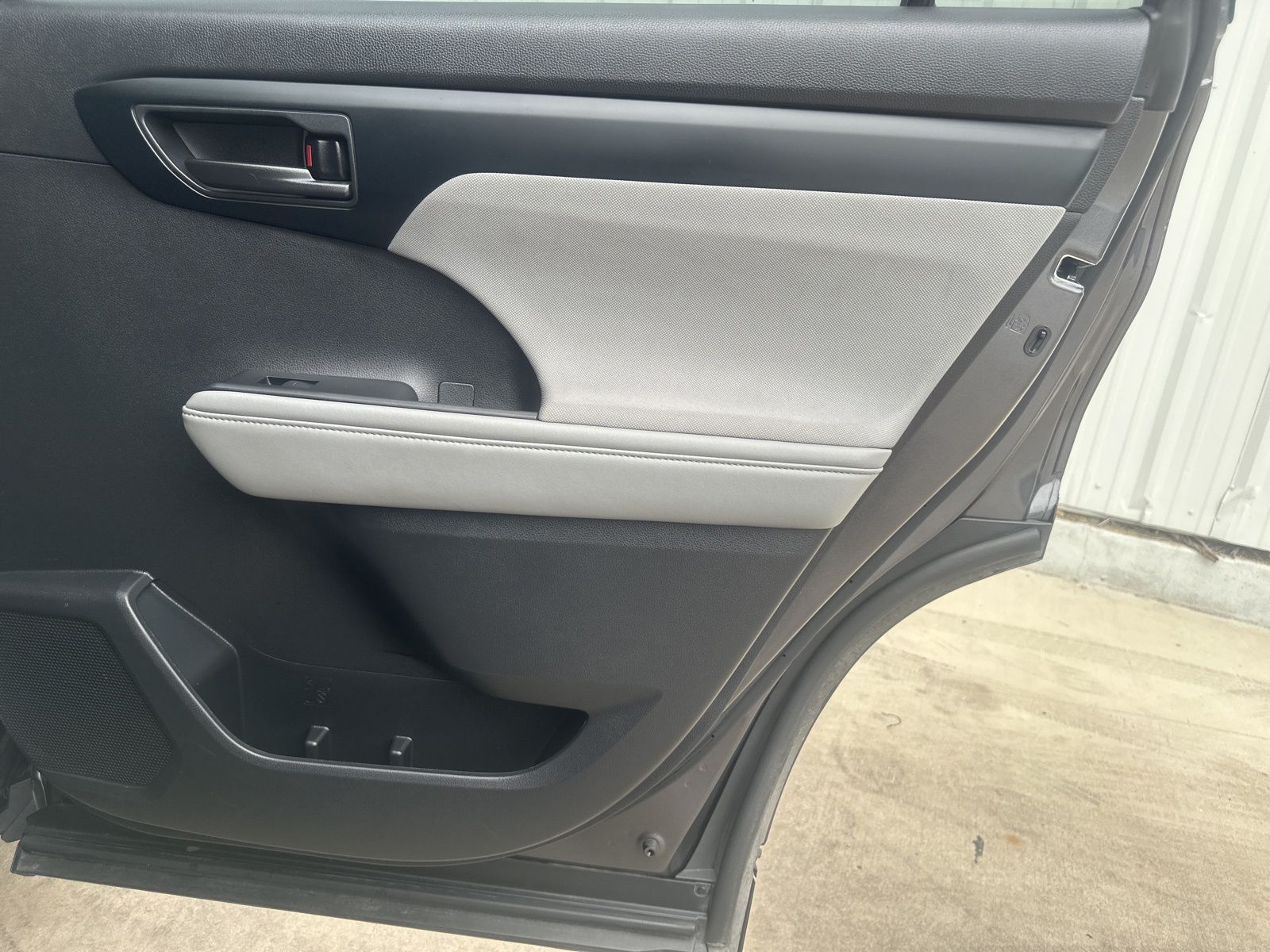 Used Car 2023 Toyota Highlander  Le For Sale Under $35,000 In Austin, Texas