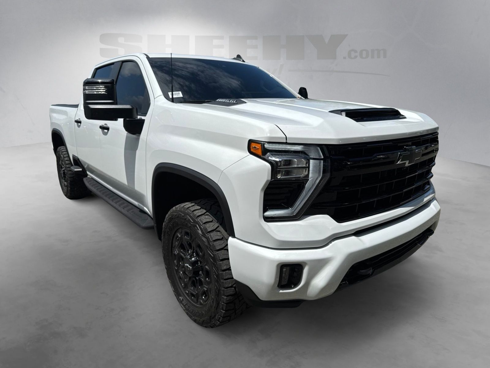 Used 2024 Summit White Chevrolet LT image 2