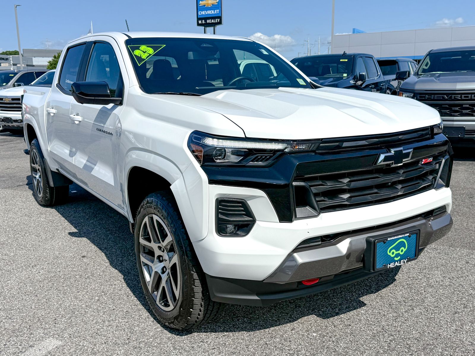 Summit White 2023 Chevrolet Colorado Pickup Truck Four-Wheel Drive 8-Speed Automatic