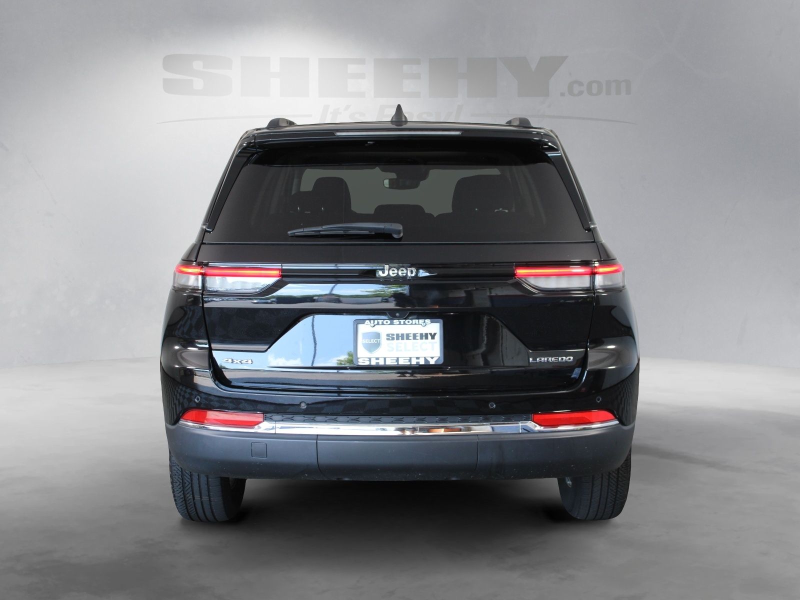Used 2023 Black Jeep Laredo image 13