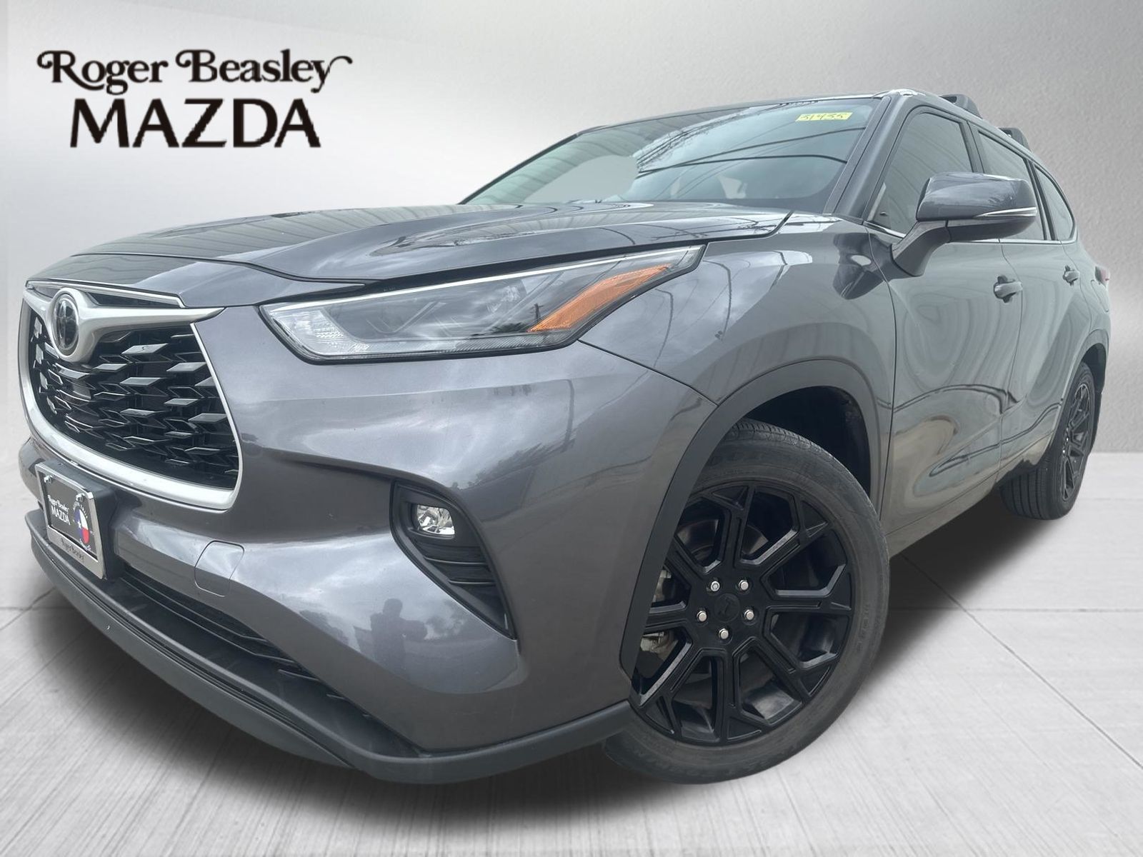 Used Car 2023 Toyota Highlander  Le For Sale Under $35,000 In Austin, Texas