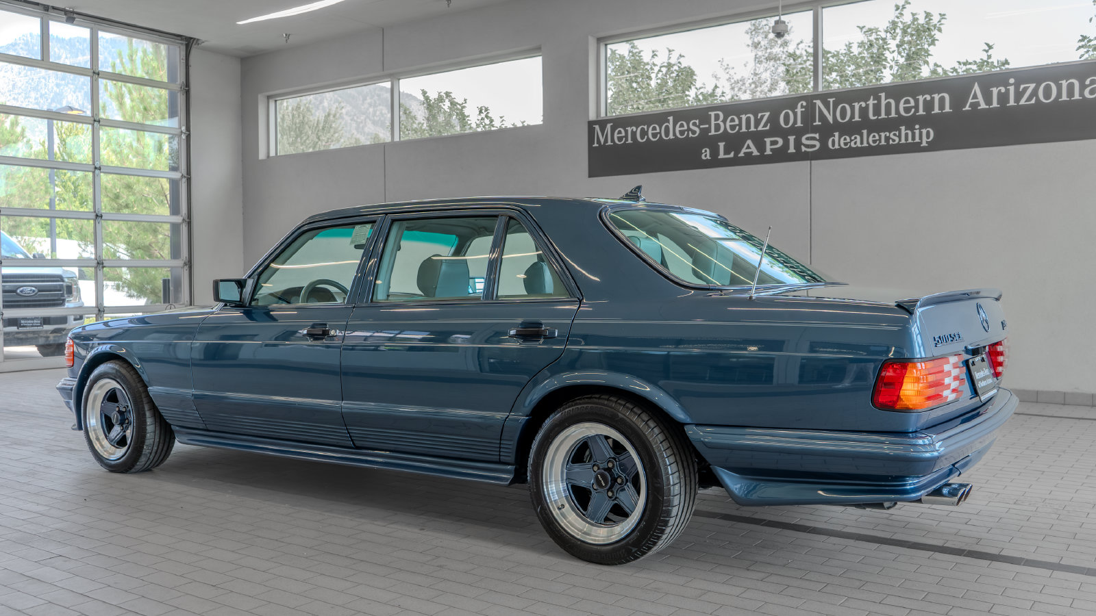 1984 Mercedes 500 SEL — full photo 13 of 46