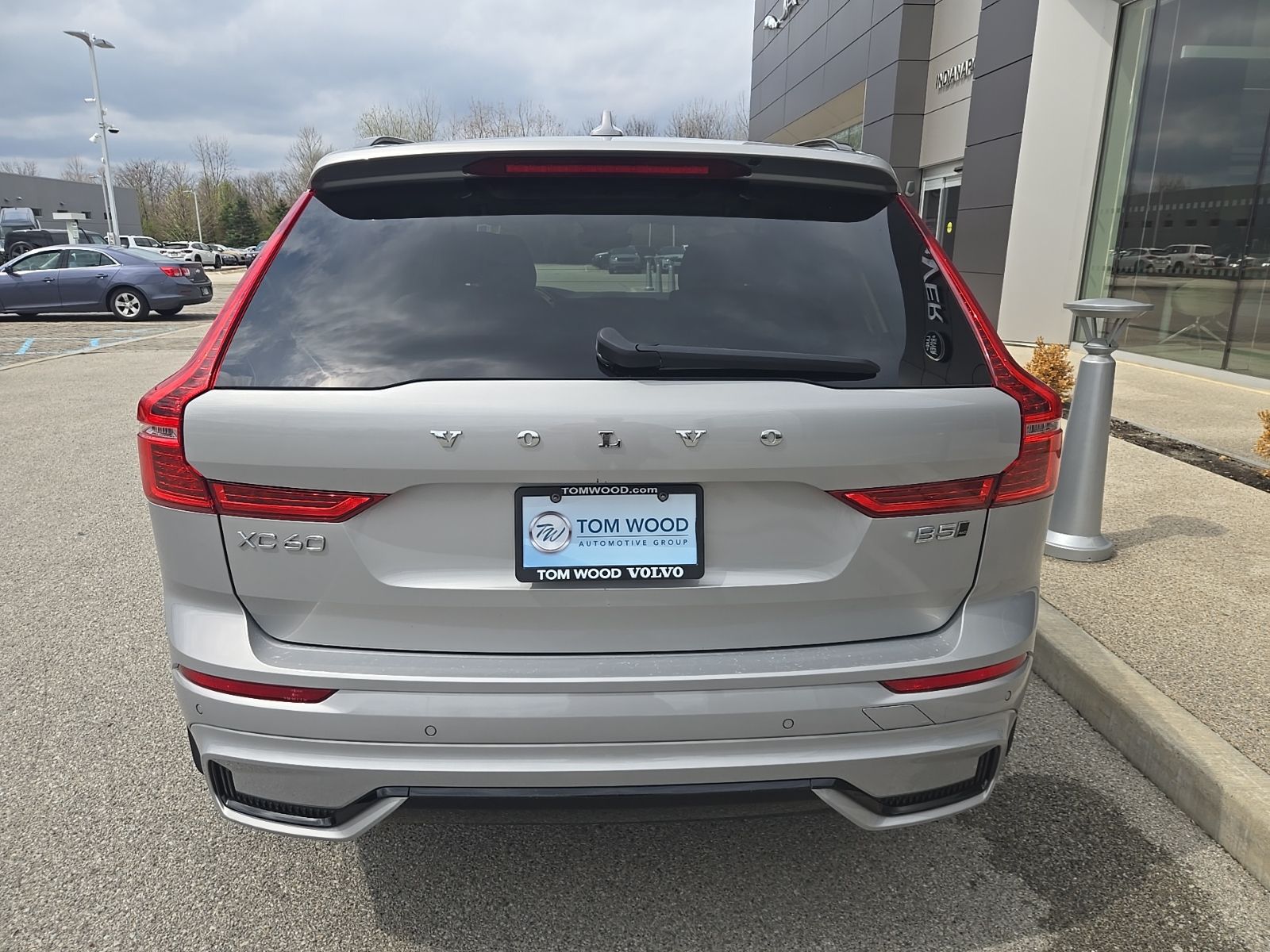 View vehicle photo 4