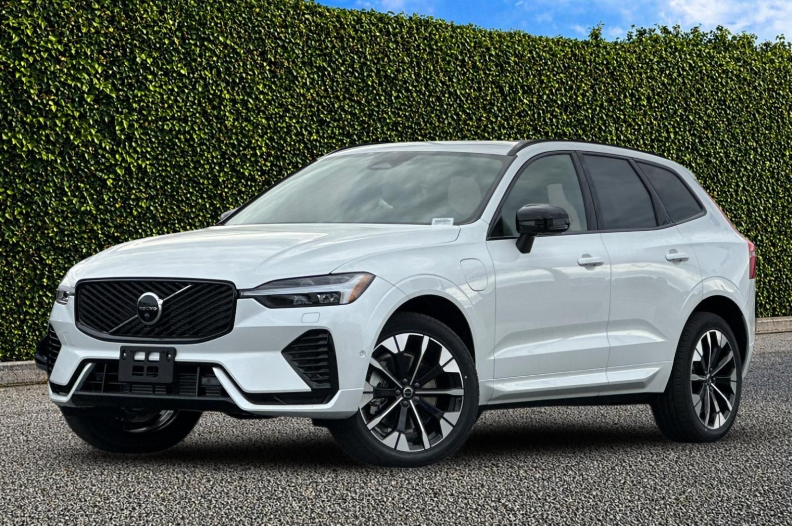 2026 Volvo XC60 Plug-In Hybrid T8 Plus