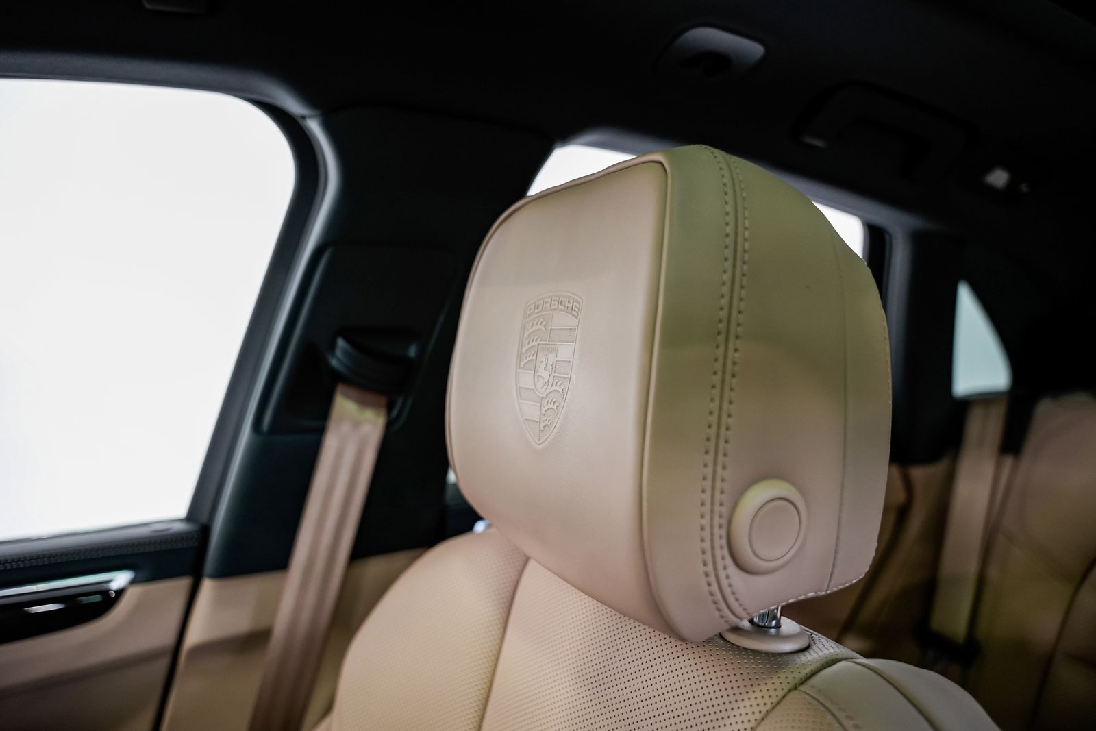 2023 Porsche Macan S — photo 15