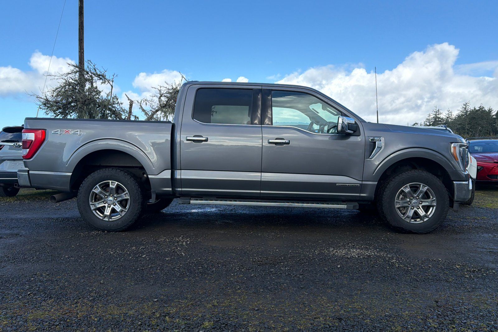 View vehicle photo 4