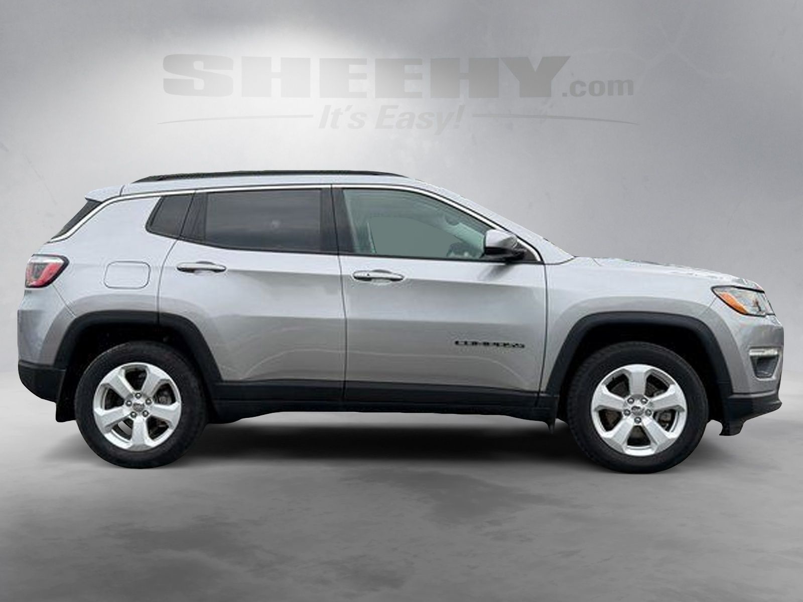 Used 2019 Billet Silver Metallic Jeep Latitude image 10