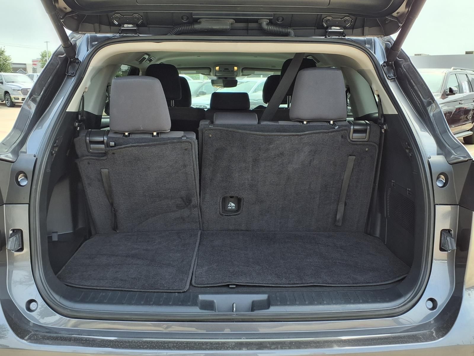 2024 Toyota Highlander LE - 6