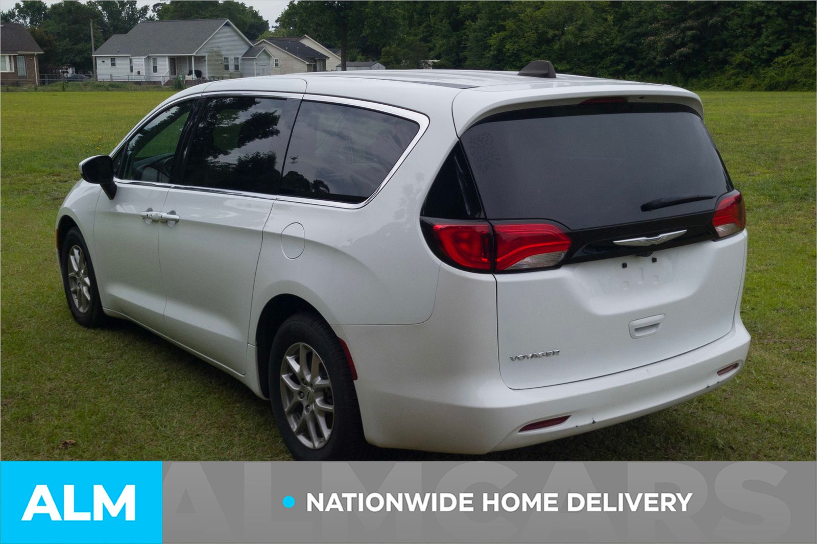Used 2023 Bright White Clearcoat Chrysler LX image 5