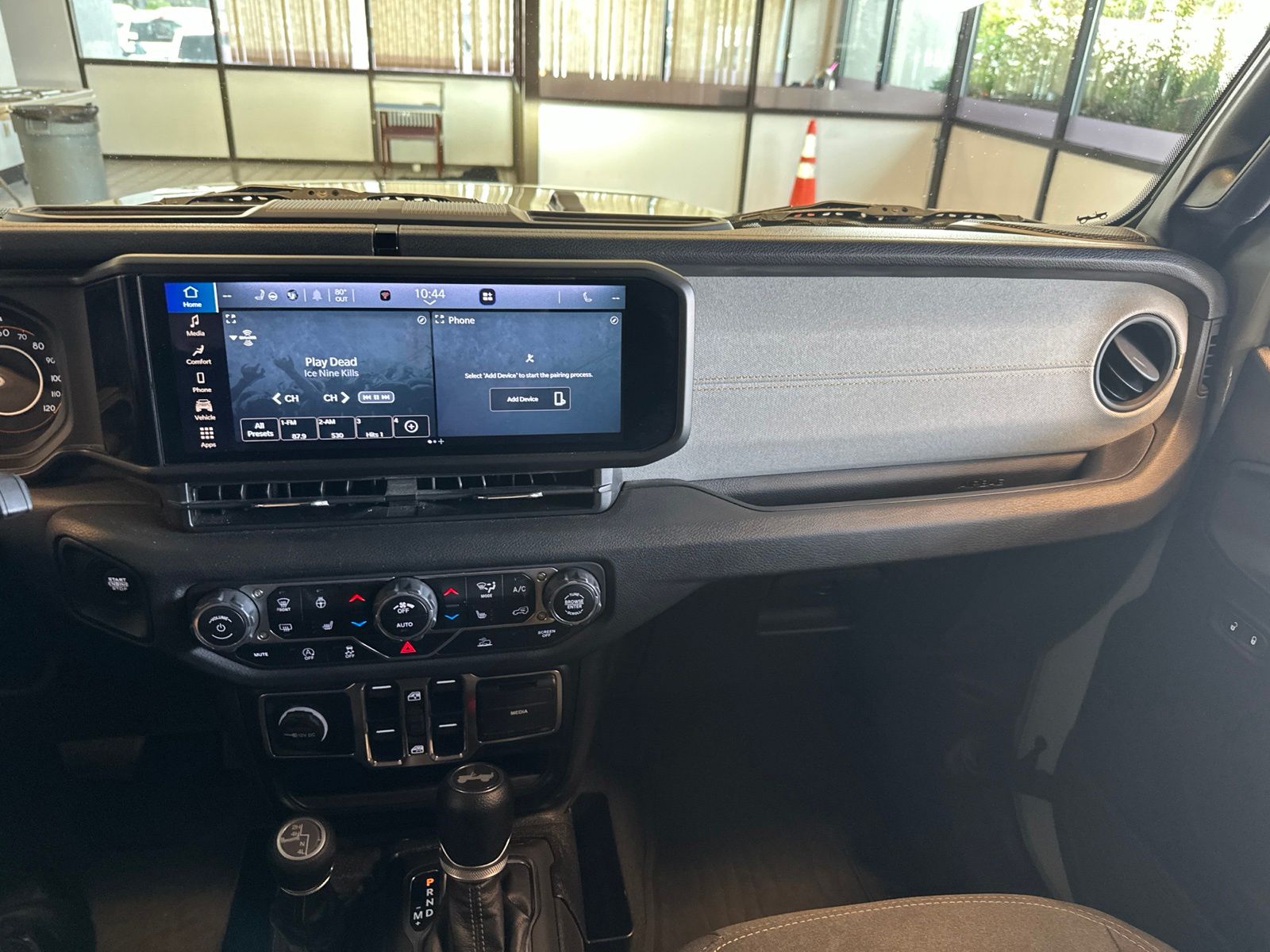 Used 2024 Earl Clearcoat Jeep Sport S image 21