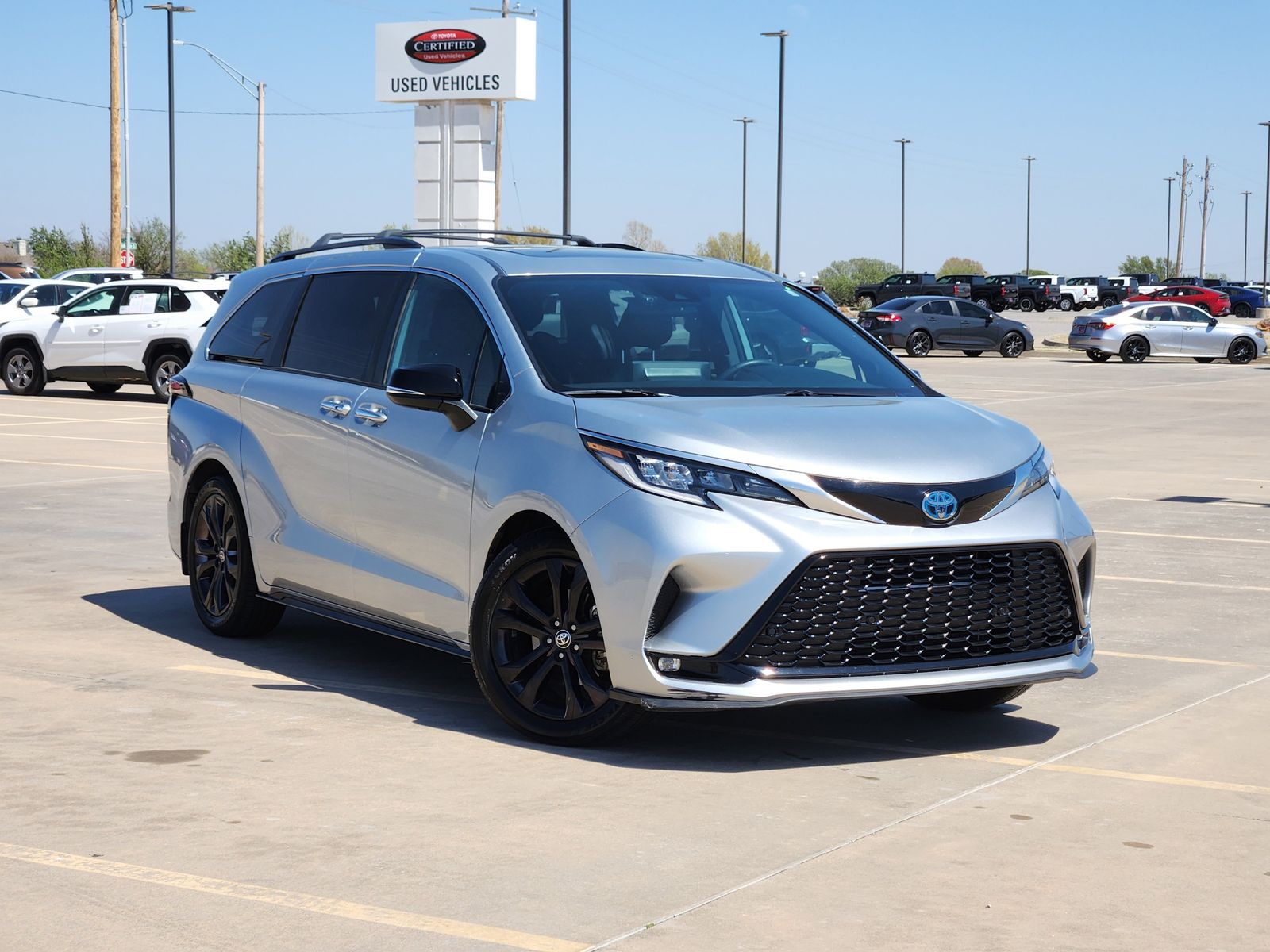 2023 Toyota Sienna 25th Anniversary Edition FWD