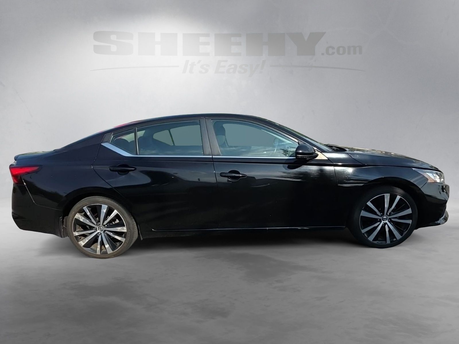 Used 2020 Black Nissan 2.5 SR image 9