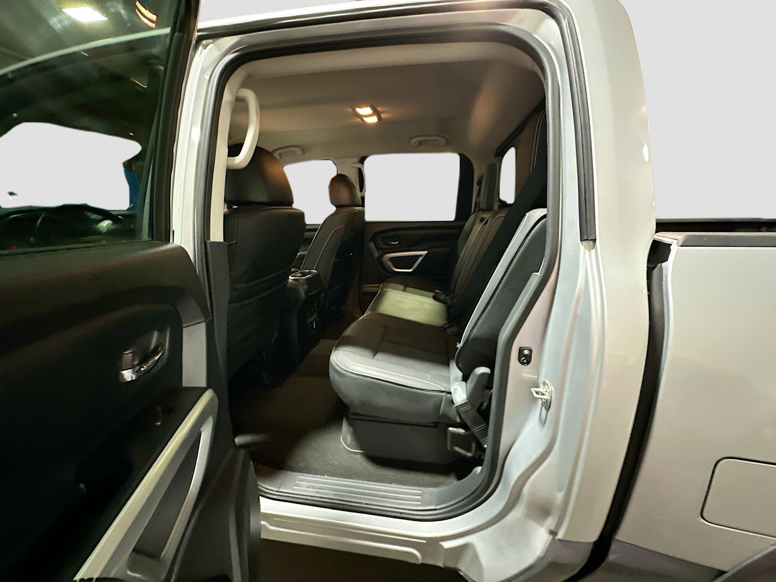 Used 2019 Silver Nissan PRO-4X image 23