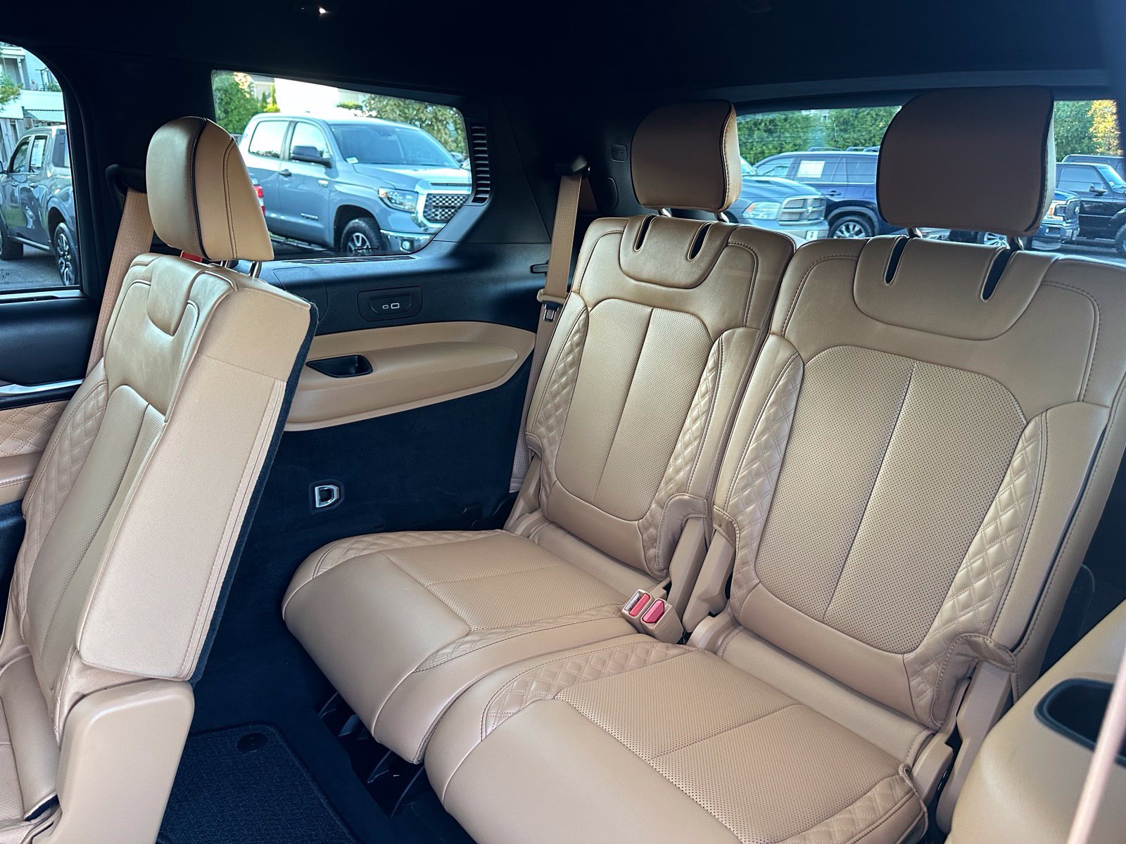 Used 2025  Jeep Summit image 28