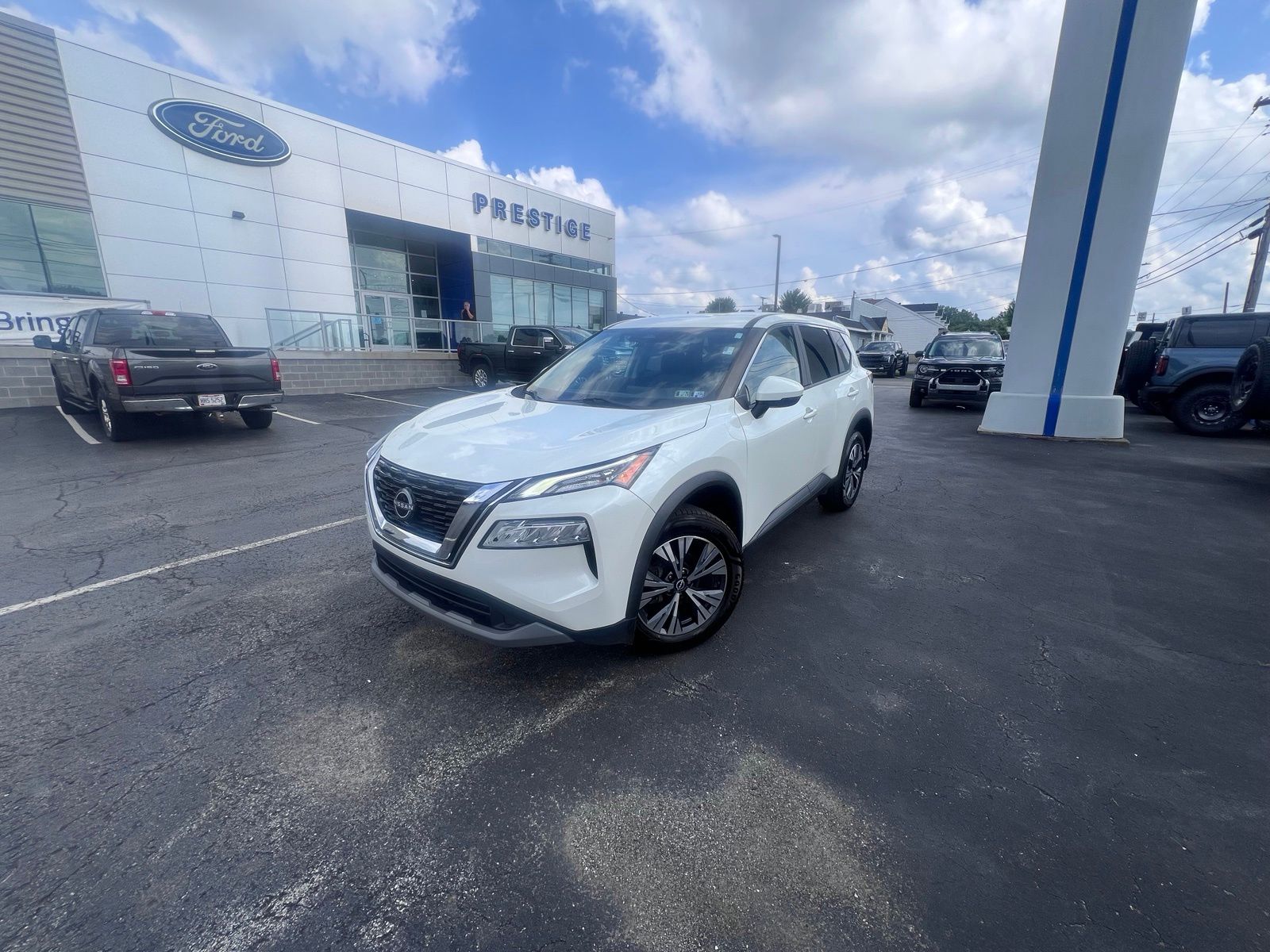 Pearl White Tricoat 2022 Nissan Rogue SUV / Crossover All-Wheel Drive Continuously Variable Transmission