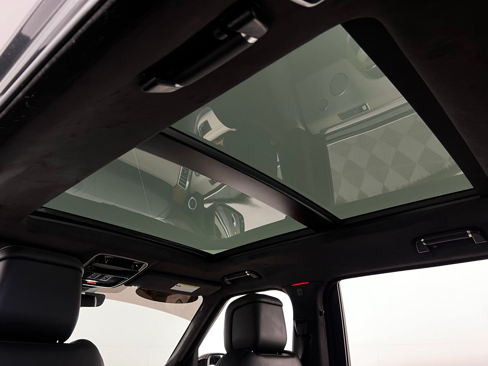 Thumbnail: 2021 Land Rover Range Rover - 4