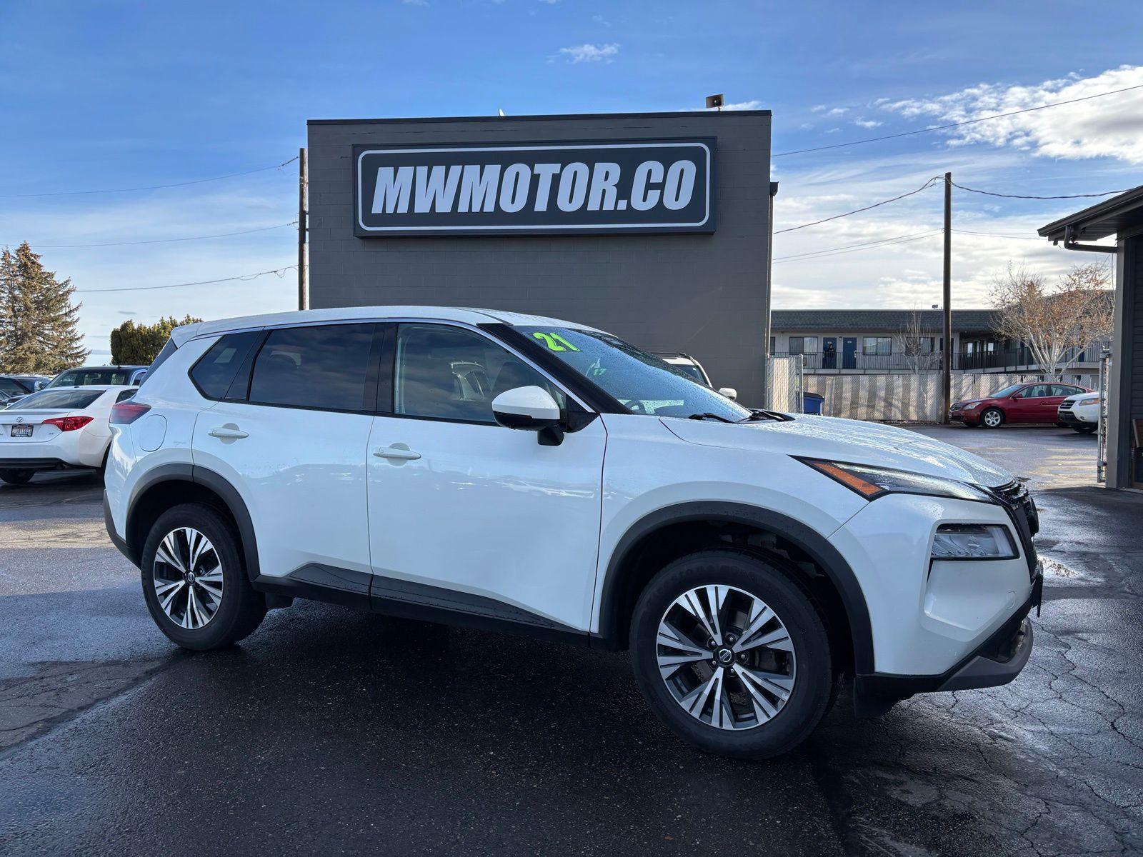 2021 Nissan Rogue SV's photo