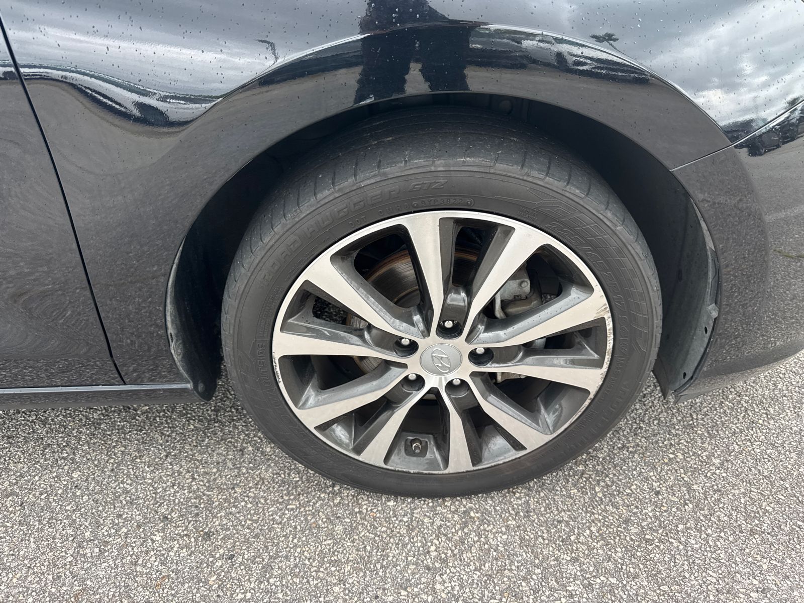 Used 2018 Black Hyundai Base image 12