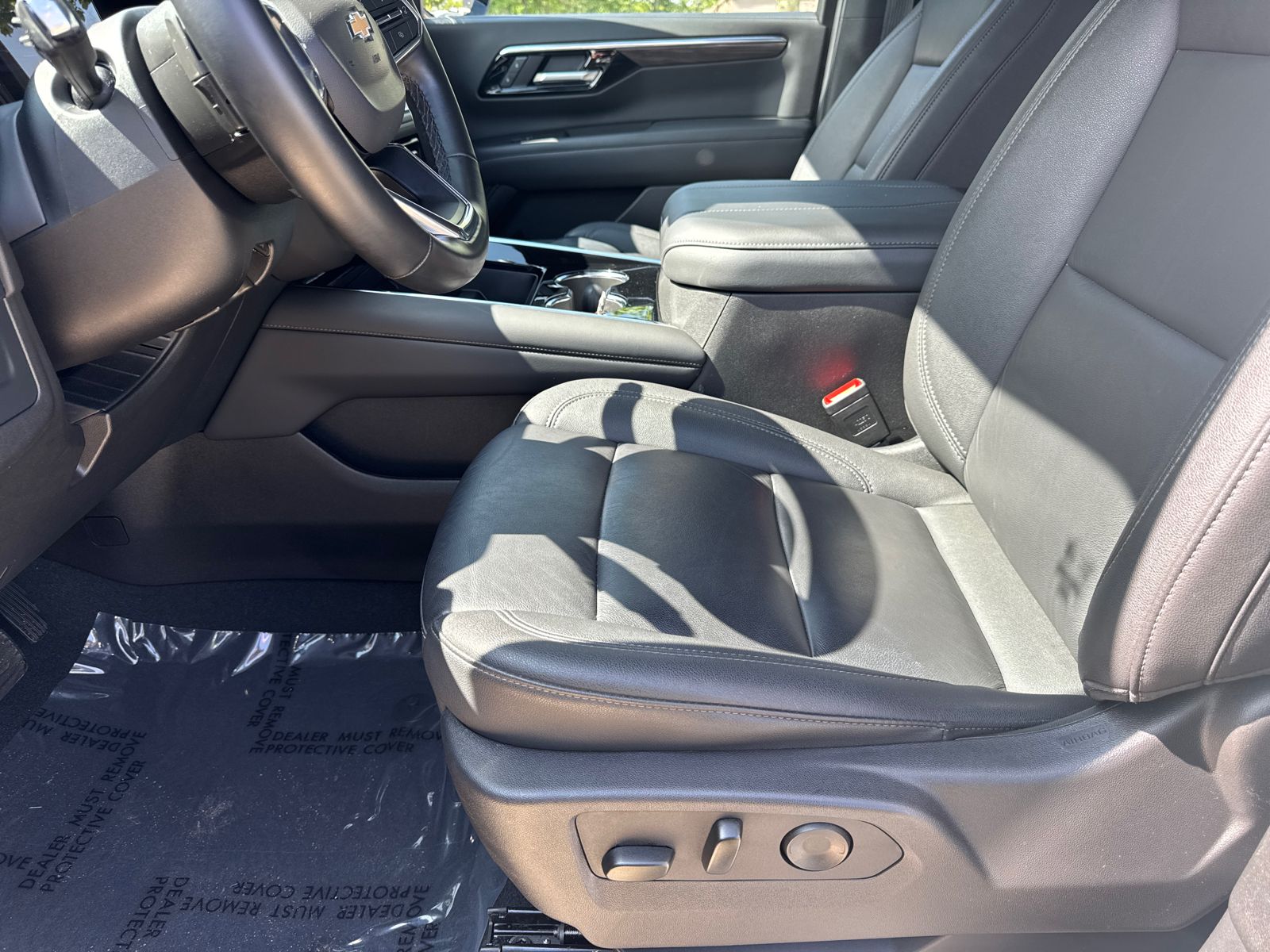 Used 2025 White Chevrolet LT image 9