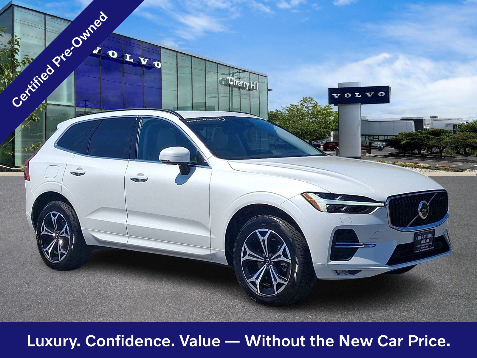 White 2022 Volvo XC60 B5 Momentum AWD SUV / Crossover All-Wheel Drive Automatic